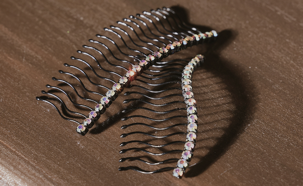 頭髪から抜け落ちない飾り櫛「鋼コーム」