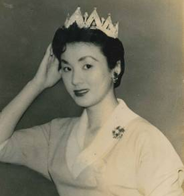 伊東絹子に贈られたティアラ