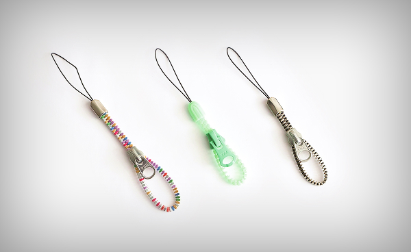 YKK社とのコラボレーション ファスナー型携帯ストラップ