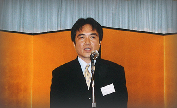 直井一高 社長(三代目)就任。